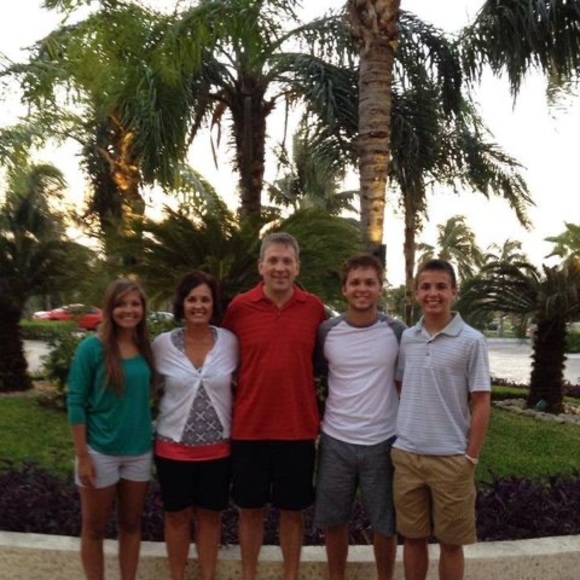 Meet your Posher, Lori - Picture 1 of 1